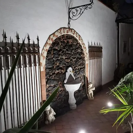 A Casa Di Amedeo Bed & Breakfast 2*